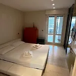 Luxury Rom